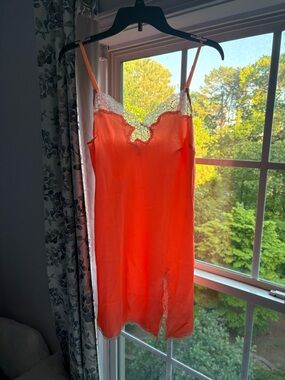 Rare vintage Y2K victoria’s secret coral lace mini slip dress